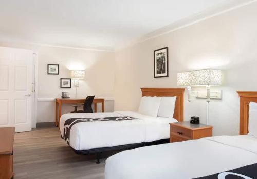 La Quinta Inn by Wyndham Fort Myers Central - image 2
