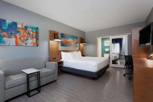 La Quinta by Wyndham Ft. Myers - Sanibel Gateway - image 3