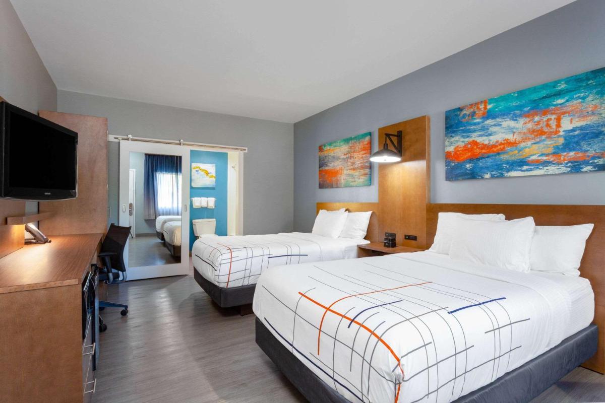 La Quinta by Wyndham Ft. Myers - Sanibel Gateway - image 6