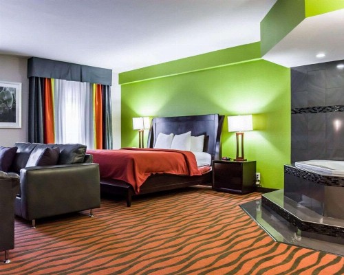 Quality Suites Fort Myers - I-75 - image 23