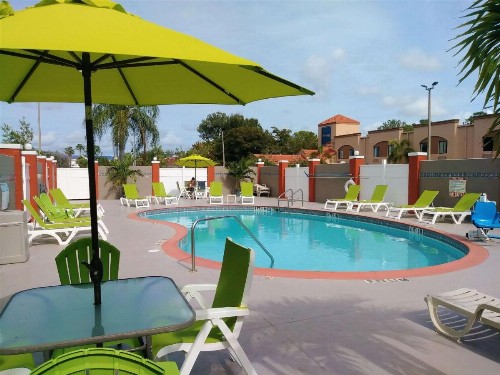 Quality Suites Fort Myers - I-75 - image 24