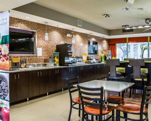 Quality Suites Fort Myers - I-75 - image 30