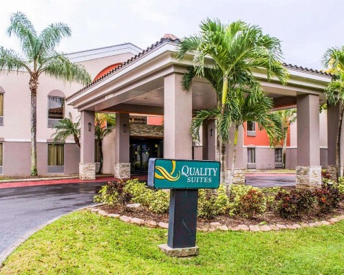 Quality Suites Fort Myers - I-75 - image 4