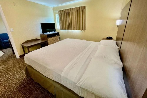 Suburban Extended Stay Hotel Fort Myers Cape Coral - image 10