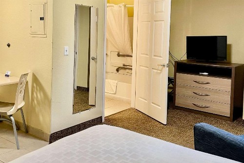 Suburban Extended Stay Hotel Fort Myers Cape Coral - image 17