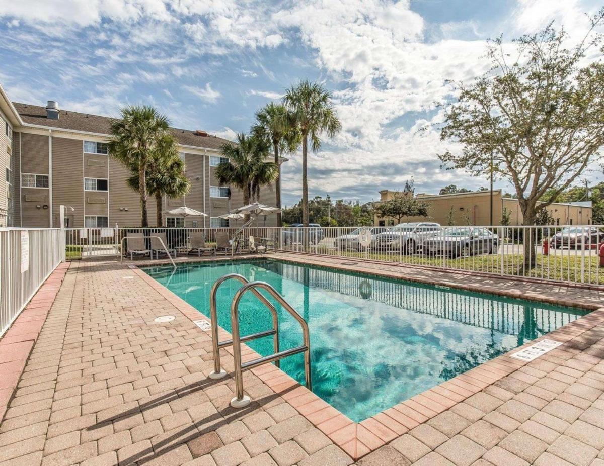 Suburban Extended Stay Hotel Fort Myers Cape Coral - image 2