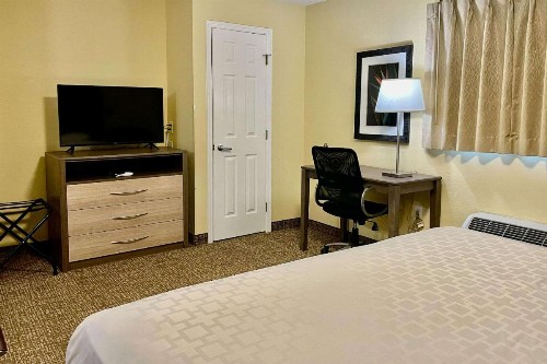 Suburban Extended Stay Hotel Fort Myers Cape Coral - image 7