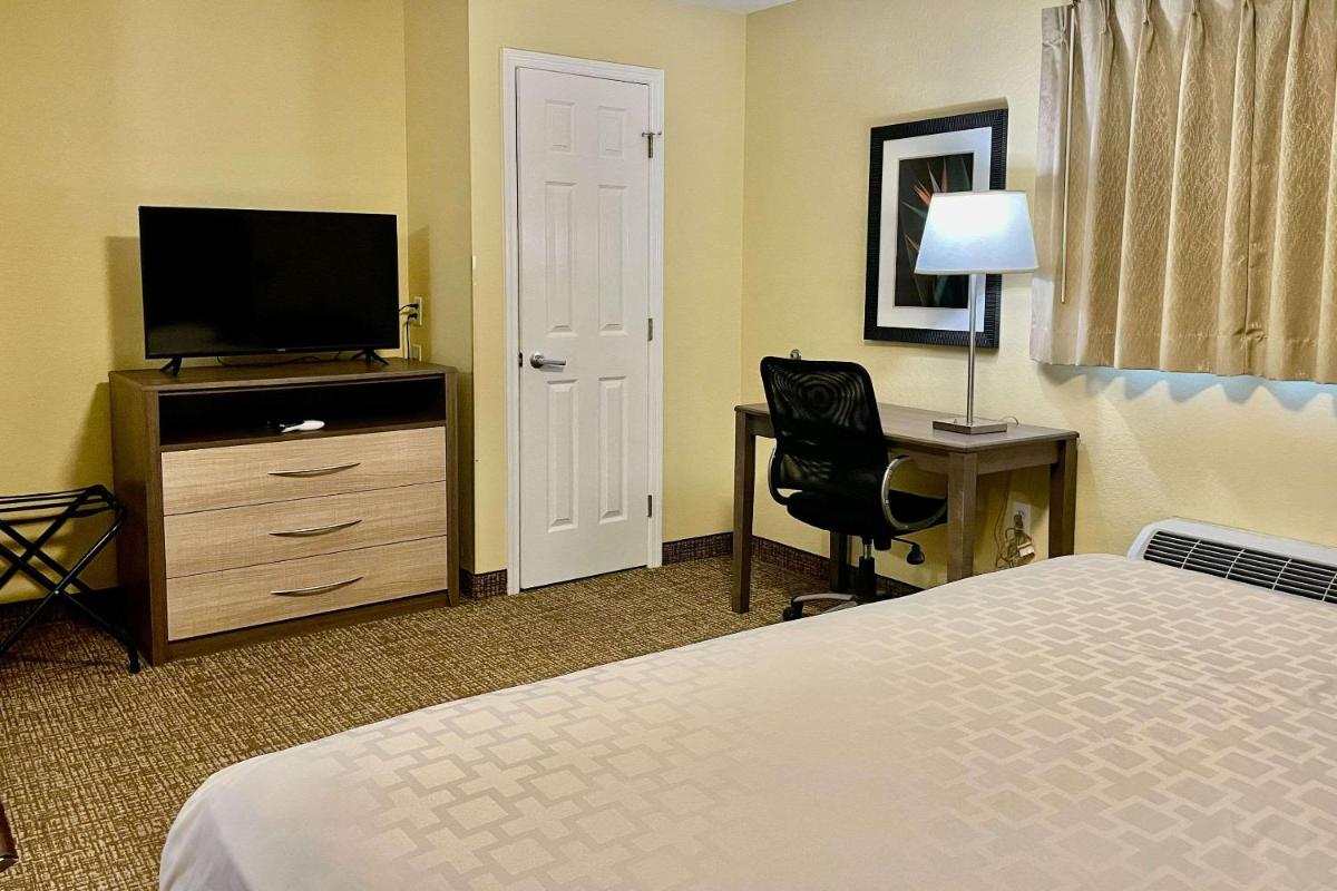Suburban Extended Stay Hotel Fort Myers Cape Coral - image 7
