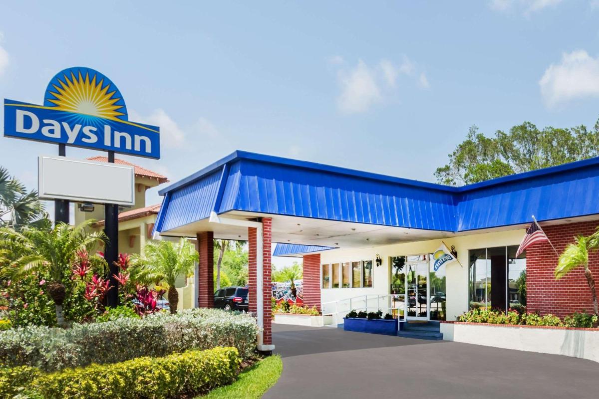 Days Inn by Wyndham Fort Myers Springs Resort - main image