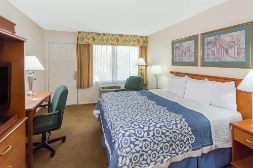 Days Inn by Wyndham Fort Myers Springs Resort - image 24