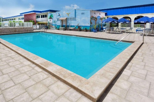 Days Inn by Wyndham Fort Myers Springs Resort - image 6