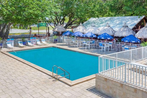 Days Inn by Wyndham Fort Myers Springs Resort - image 7