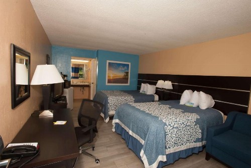 Days Inn by Wyndham Fort Myers Springs Resort - image 8