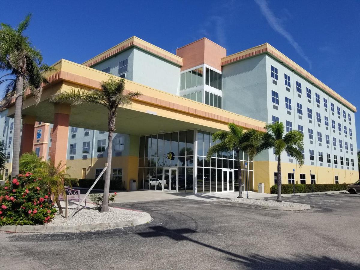 Allure Suites of Fort Myers - main image