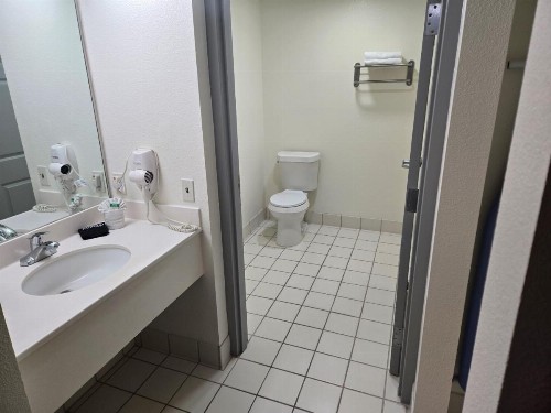 Allure Suites of Fort Myers - image 2