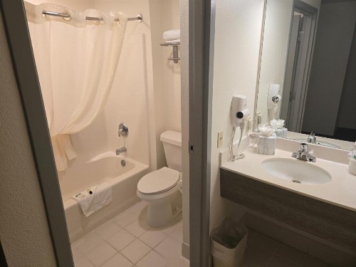 Allure Suites of Fort Myers - image 3