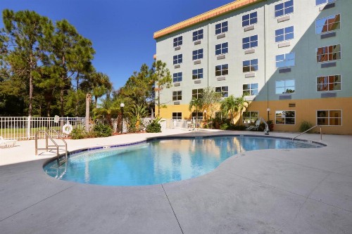 Allure Suites of Fort Myers - image 33