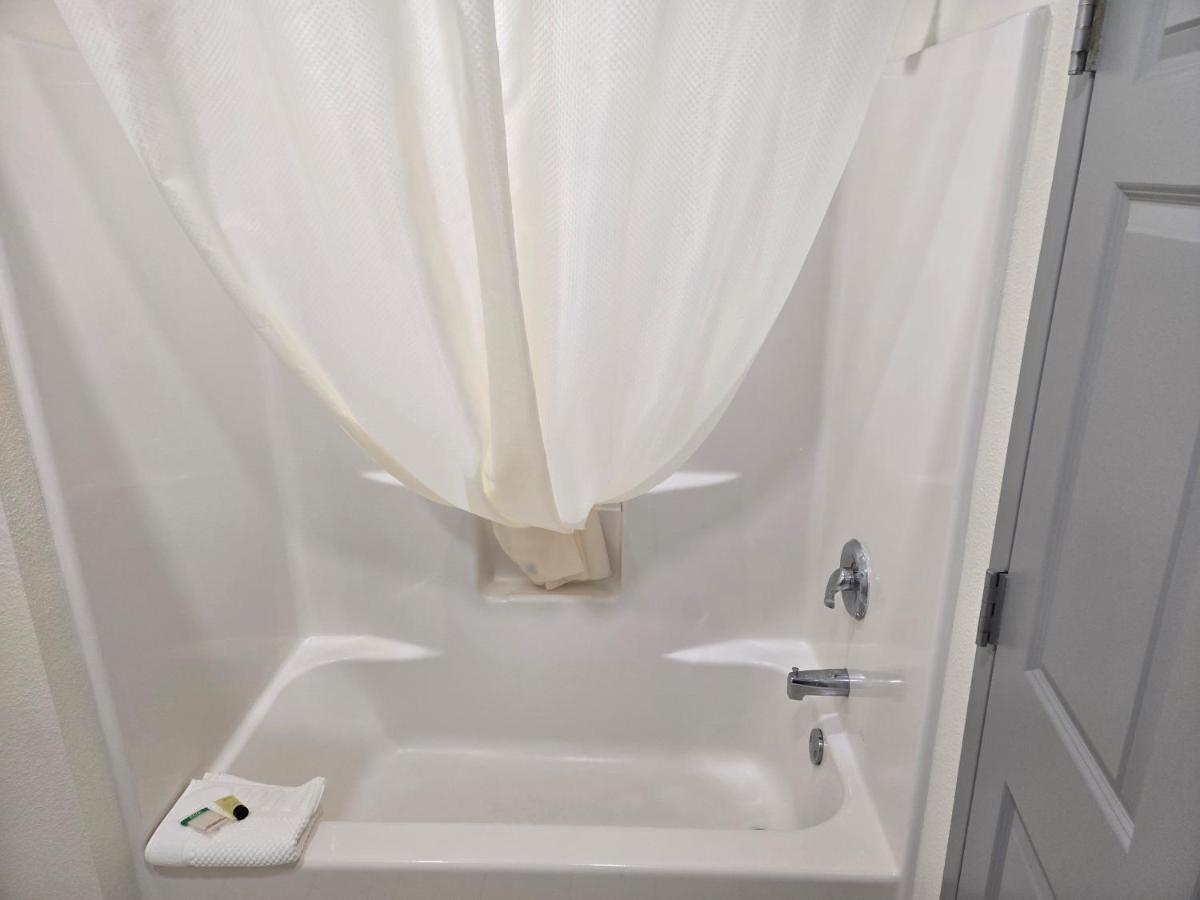 Allure Suites of Fort Myers - image 4