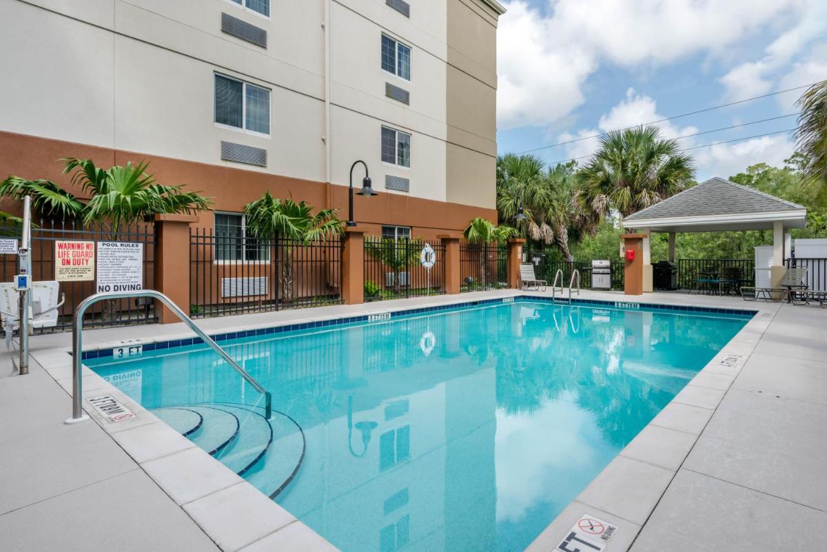 Candlewood Suites Fort Myers Interstate 75 an IHG Hotel - image 2