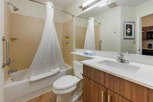 Candlewood Suites Fort Myers Interstate 75 an IHG Hotel - image 6