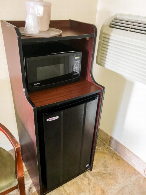 Budget Inn - image 10