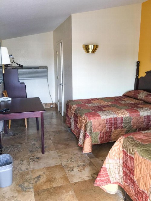 Budget Inn - image 2
