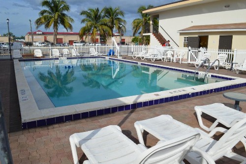 Americas Best Value Inn Fort Myers - image 10