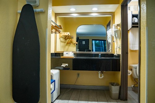 Americas Best Value Inn Fort Myers - image 22