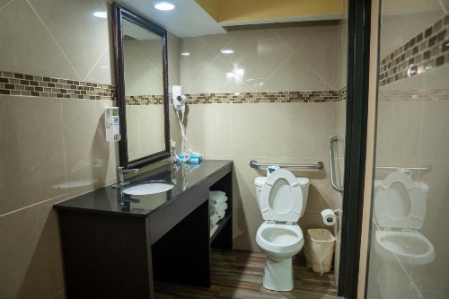 Americas Best Value Inn Fort Myers - image 27