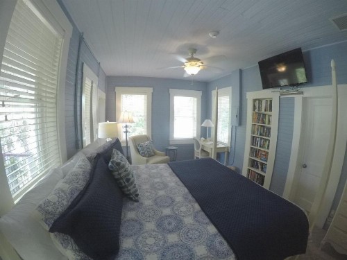 The Hibiscus House Bed & Breakfast - image 4