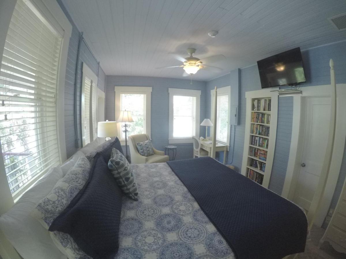 The Hibiscus House Bed & Breakfast - image 4