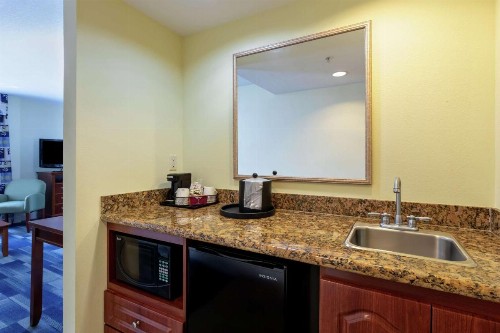 Hampton Inn & Suites - Fort Pierce - image 10