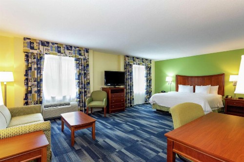 Hampton Inn & Suites - Fort Pierce - image 17