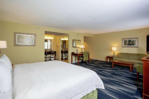 Hampton Inn & Suites - Fort Pierce - image 19