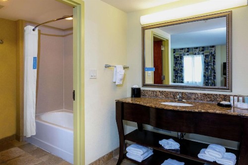 Hampton Inn & Suites - Fort Pierce - image 3