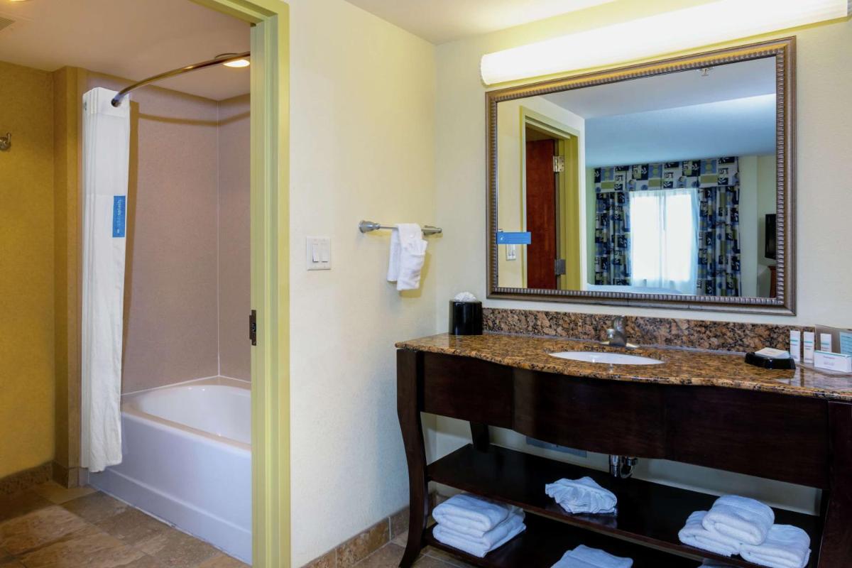 Hampton Inn & Suites - Fort Pierce - image 3