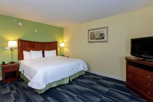 Hampton Inn & Suites - Fort Pierce - image 6