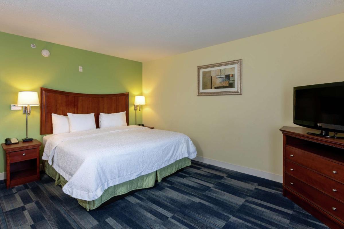 Hampton Inn & Suites - Fort Pierce - image 6