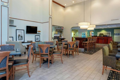 Hampton Inn & Suites - Fort Pierce - image 8