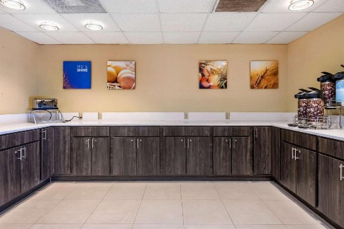 Comfort Suites Fort Pierce I-95 - image 17