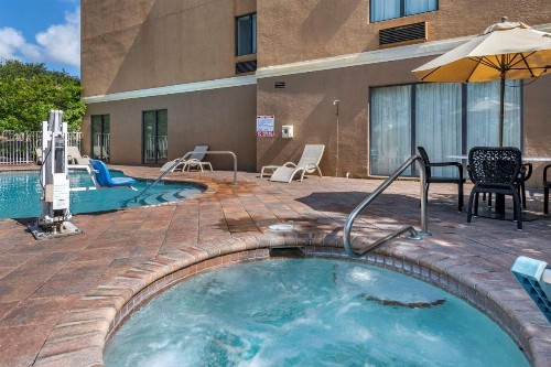 Comfort Suites Fort Pierce I-95 - image 18