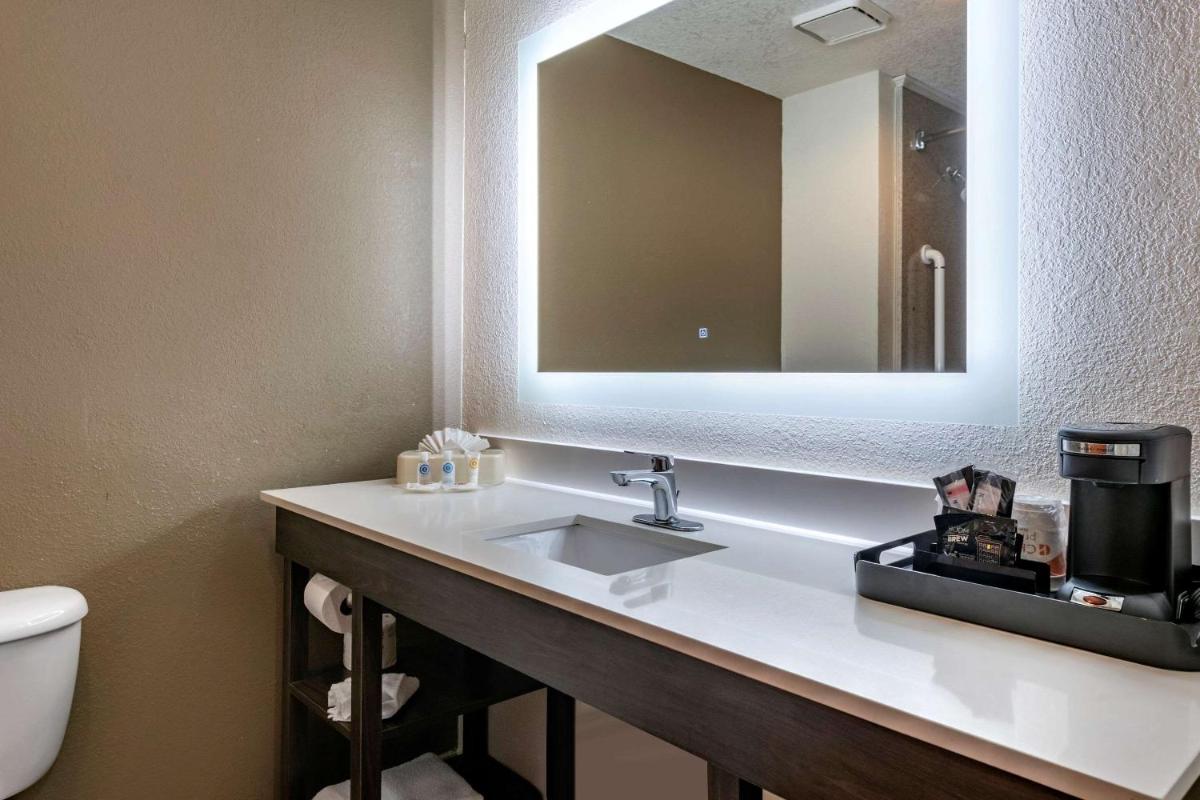 Comfort Suites Fort Pierce I-95 - image 2