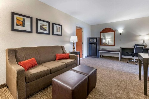 Comfort Suites Fort Pierce I-95 - image 26