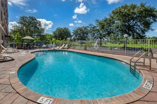Comfort Suites Fort Pierce I-95 - image 29