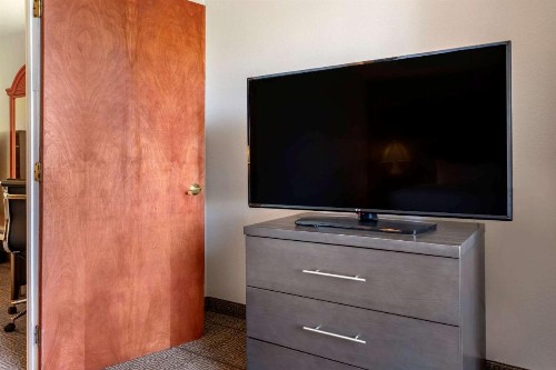 Comfort Suites Fort Pierce I-95 - image 3