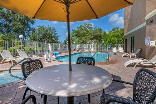 Comfort Suites Fort Pierce I-95 - image 32