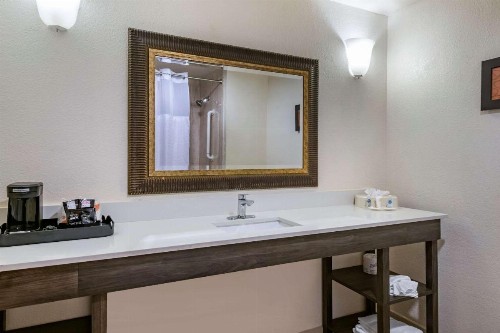 Comfort Suites Fort Pierce I-95 - image 34