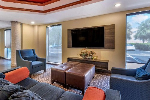 Comfort Suites Fort Pierce I-95 - image 6