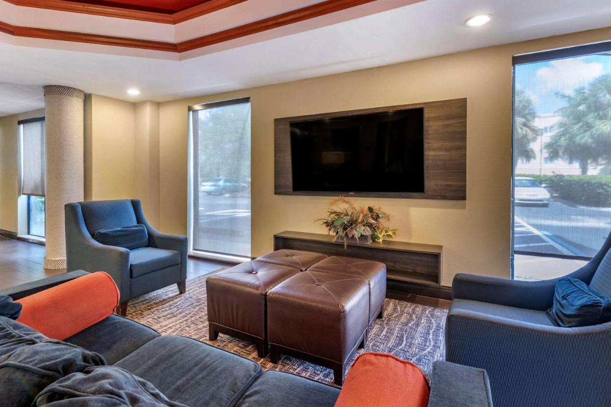 Comfort Suites Fort Pierce I-95 - image 6