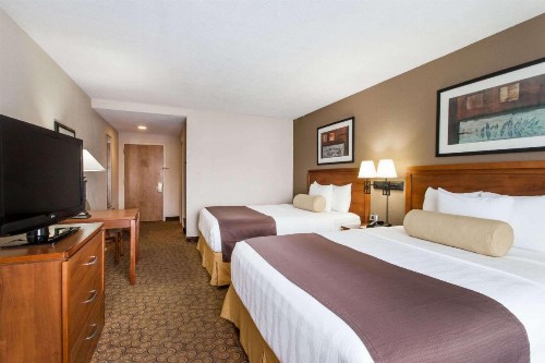 Days Inn & Suites by Wyndham Fort Pierce I-95 - image 10